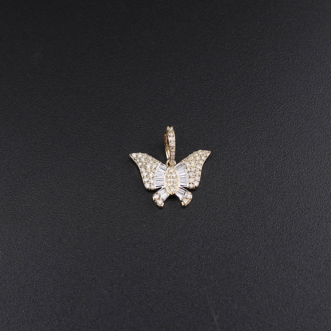 Colgante de mariposa con diamantes de oro de 10K auténtico