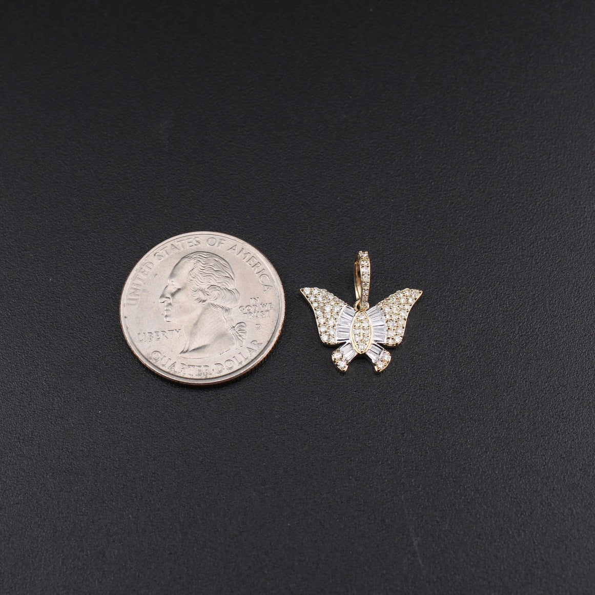 Colgante de mariposa con diamantes de oro de 10K auténtico