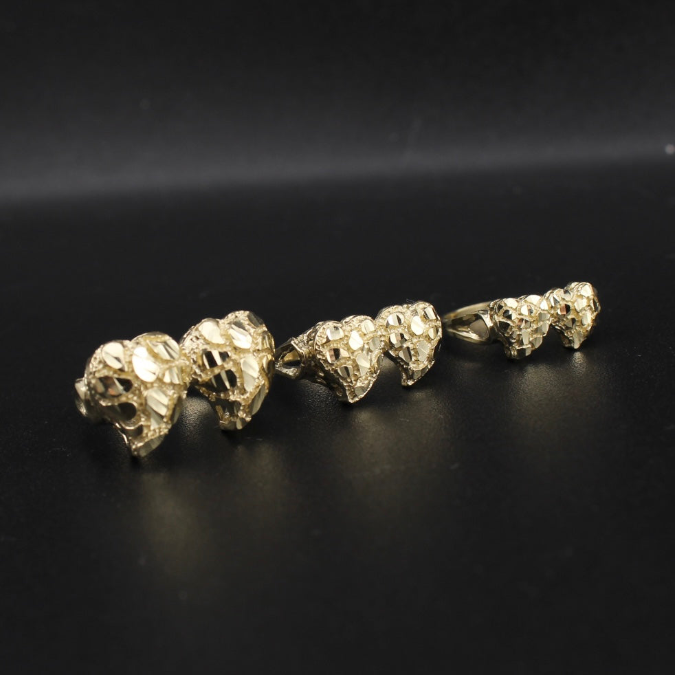 Anillo de oro de 10K con doble corazón en forma de pepita