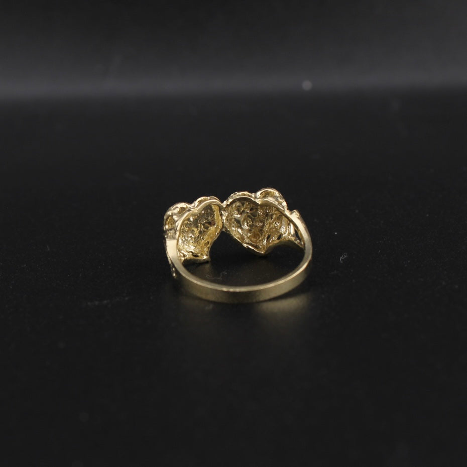 Anillo de oro de 10K con doble corazón en forma de pepita