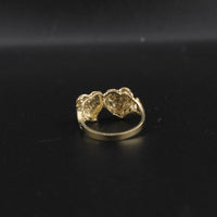 Anillo de oro de 10K con doble corazón en forma de pepita