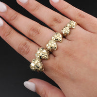 Anillo de oro de 10K con doble corazón en forma de pepita