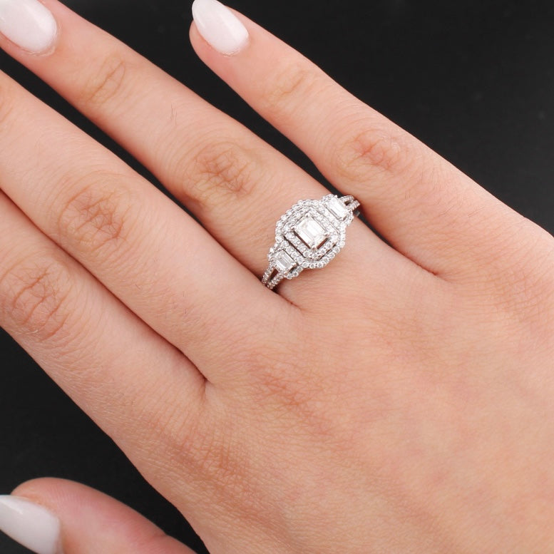Anillo de Oro de 14K con Diamantes para Mujer