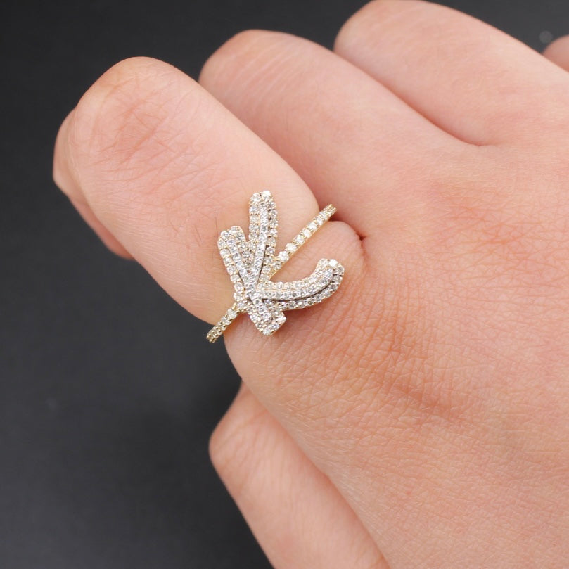 Anillo con la inicial K de oro de 10 quilates auténtico y diamantes