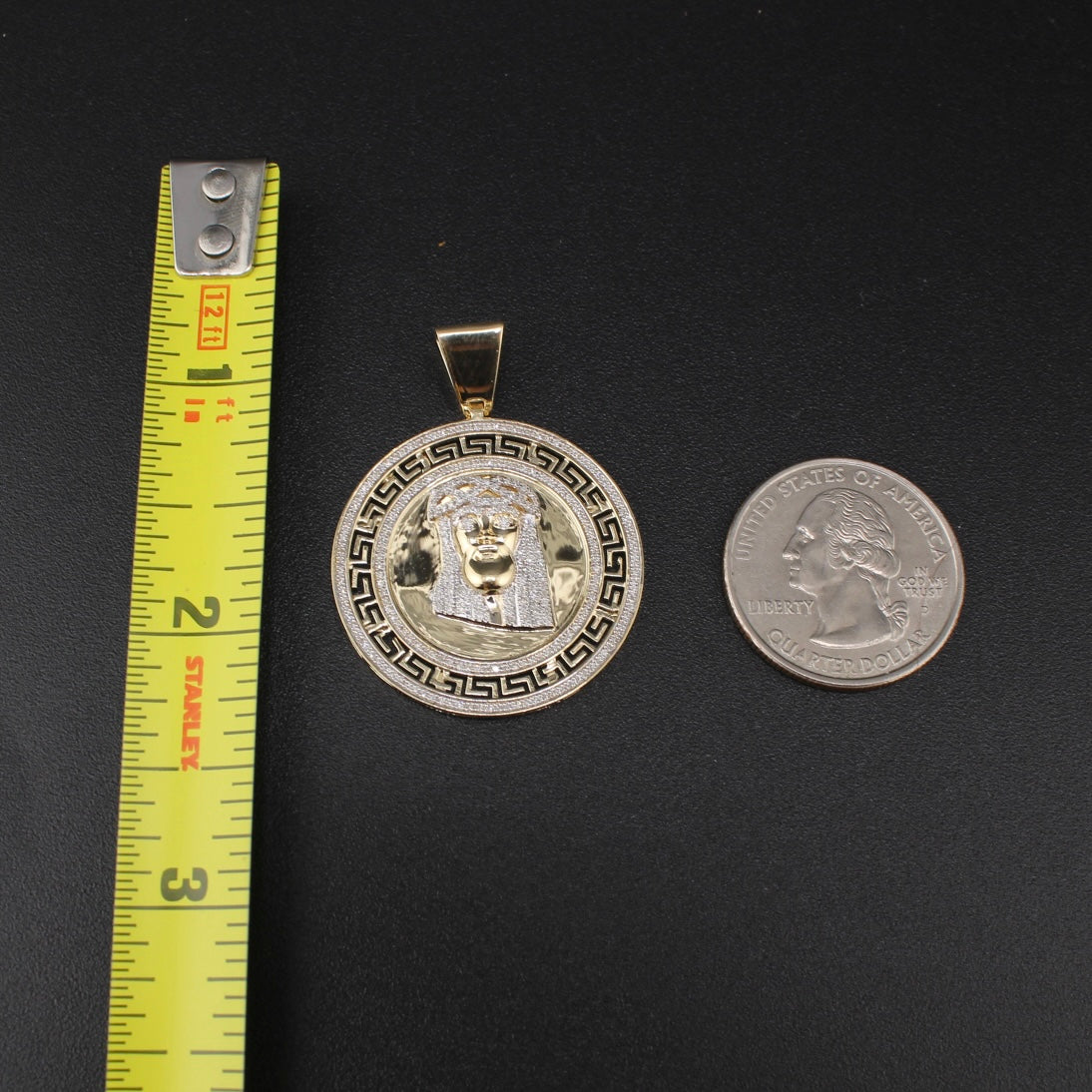 Colgante de oro de 10K auténtico con la cara de Jesús y diamantes