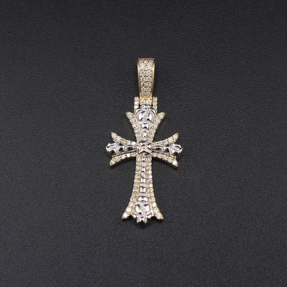 Colgante de cruz con diamantes de oro de 10K real