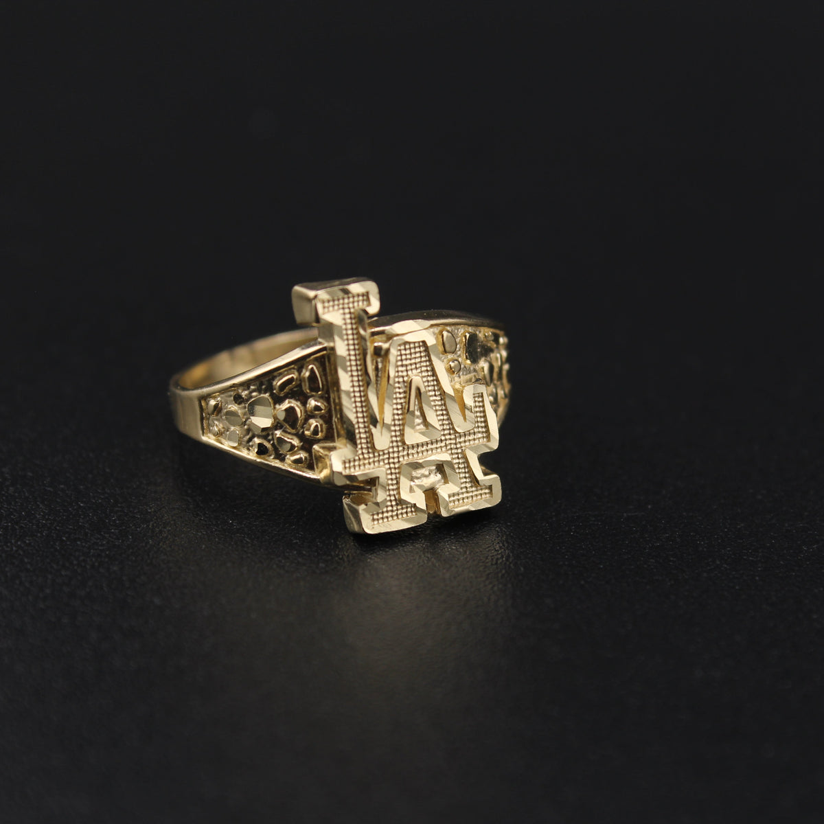 Anillo LA de oro de 10K auténtico