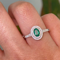 Anillo de Oro Real de 14K con Diamantes y Esmeraldas