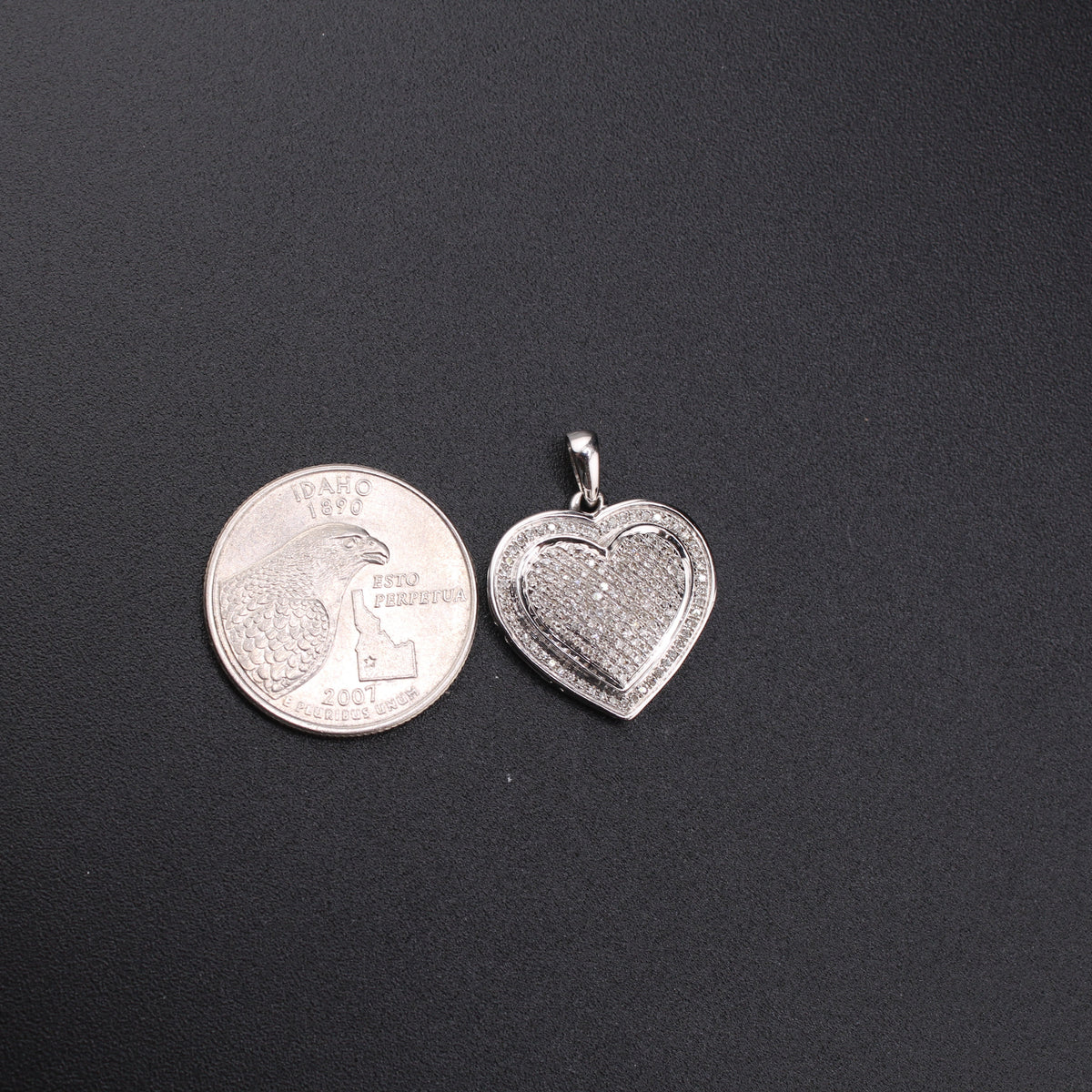 Colgante y cadena de corazón con diamante de oro de 10K real