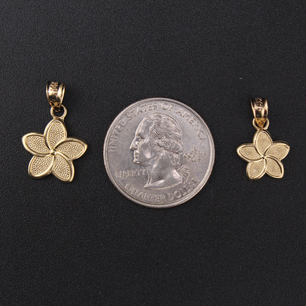 Colgante de oro de 14 quilates con flor de hibisco