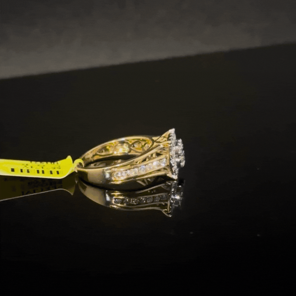Anillo de oro de 10K con diamantes para mujer