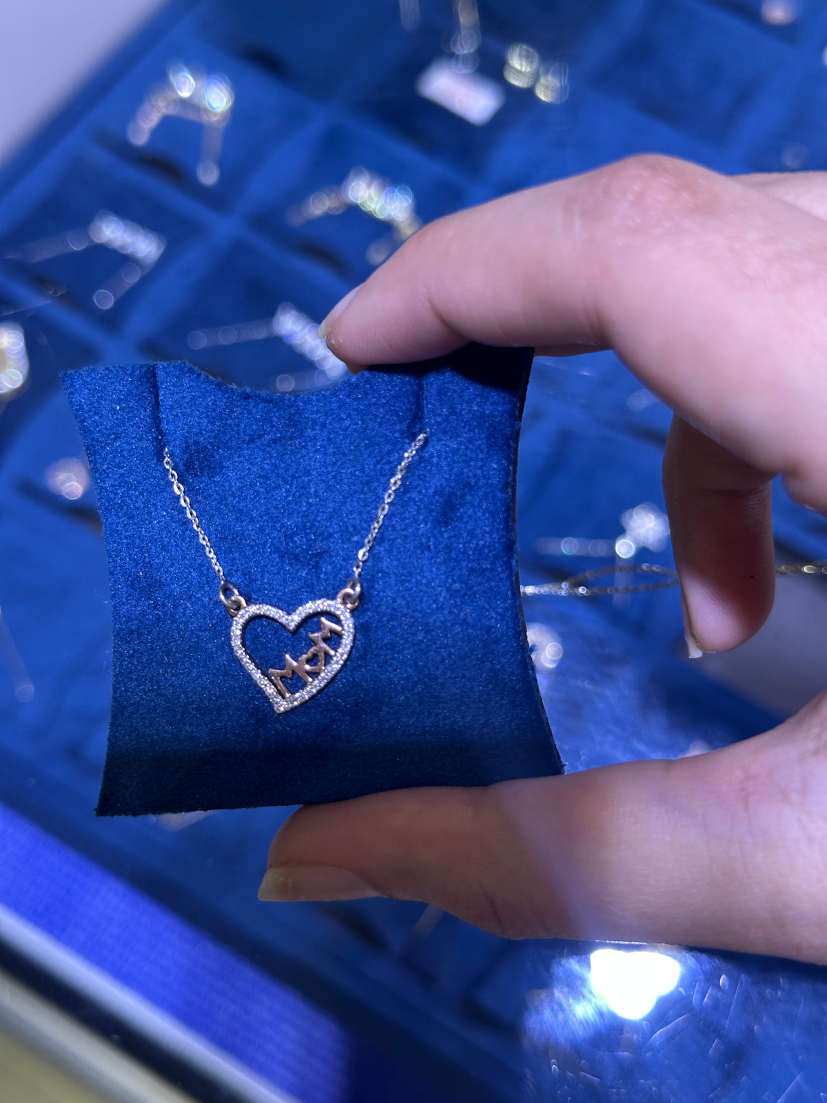 10K Diamond Mom Necklace 0.19 CTW