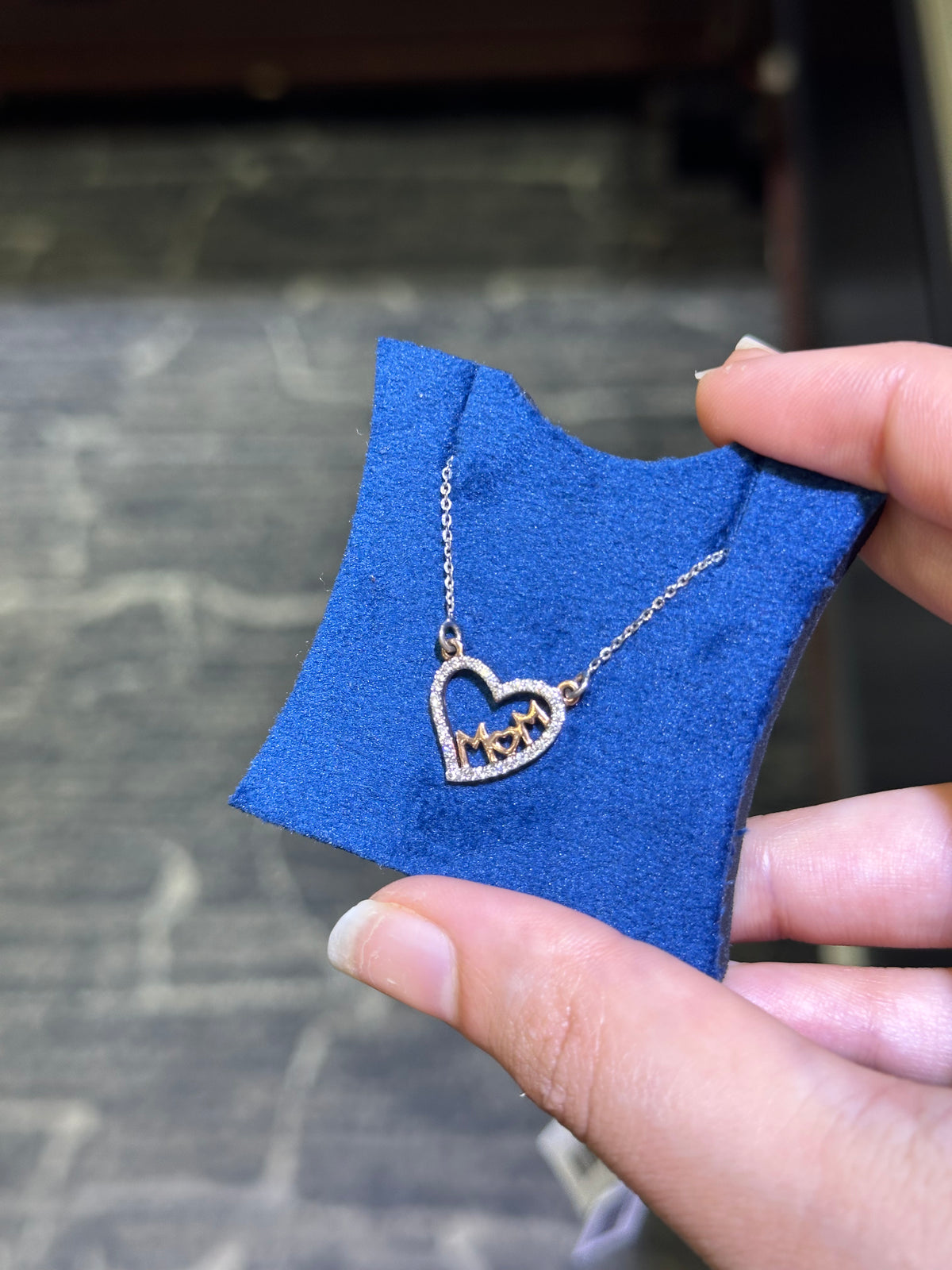 10K Diamond Mom Necklace 0.19 CTW
