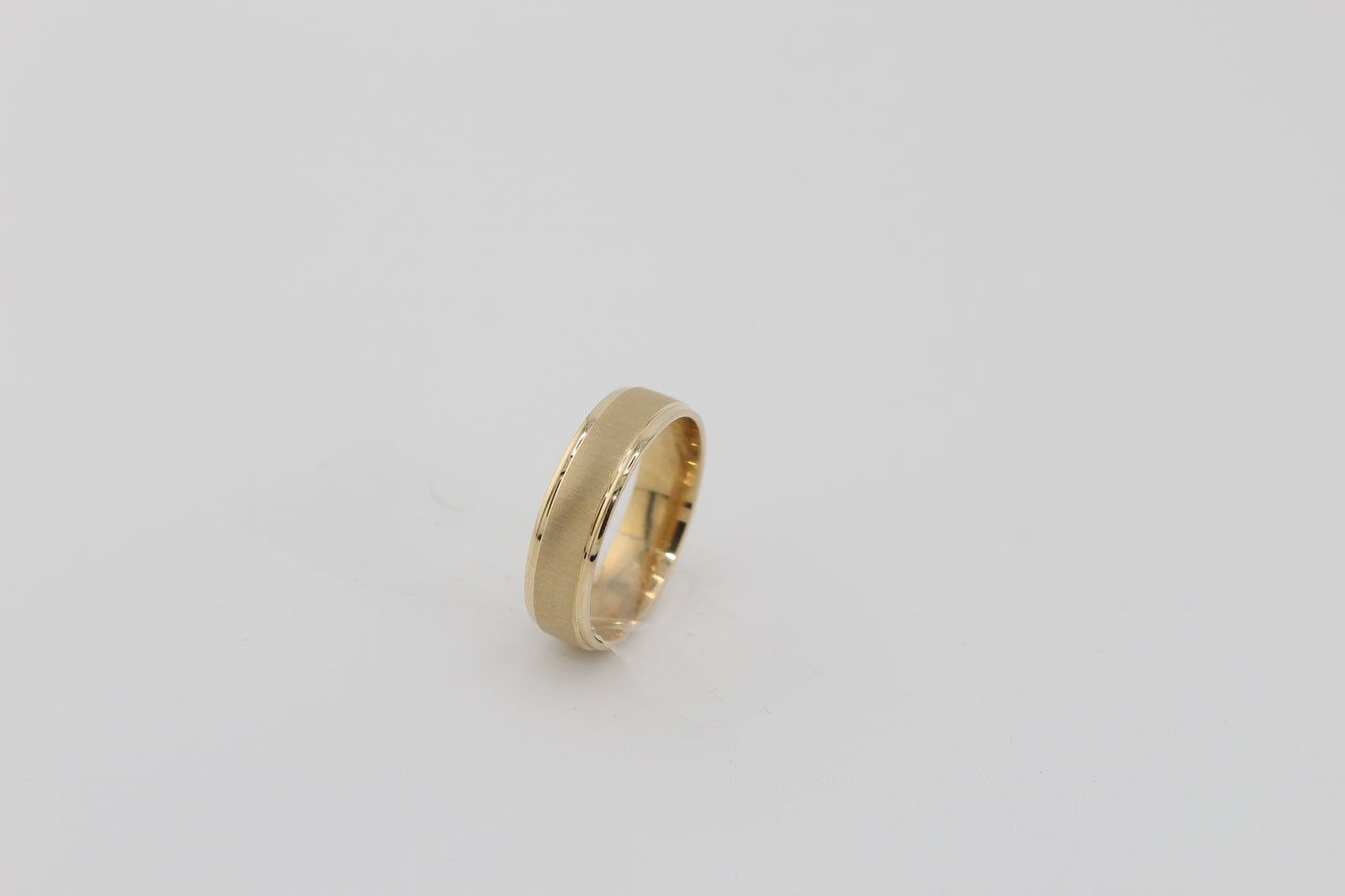 10K Mens Comfort Fit Band Size 8