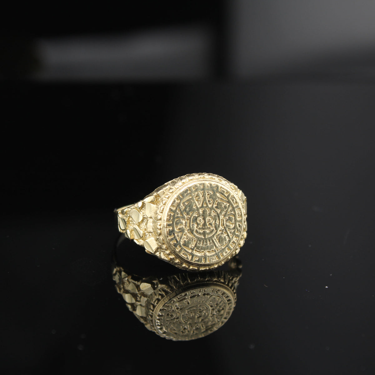 Anillo de pepita azteca de oro de 10K real
