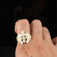 Anillo de oro de 10K para hombre con diseño de cruz y pepita