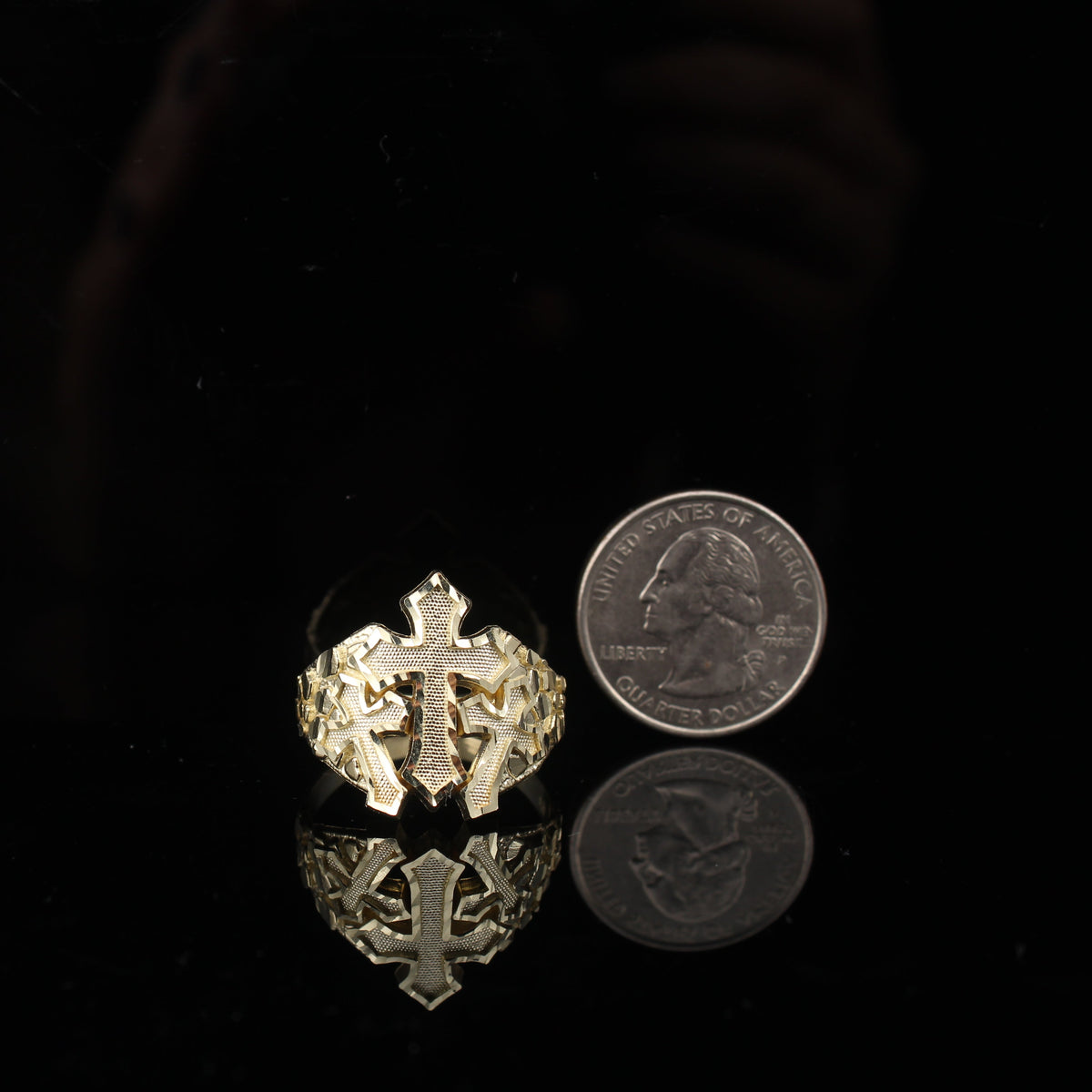 Anillo de oro de 10K para hombre con diseño de cruz y pepita
