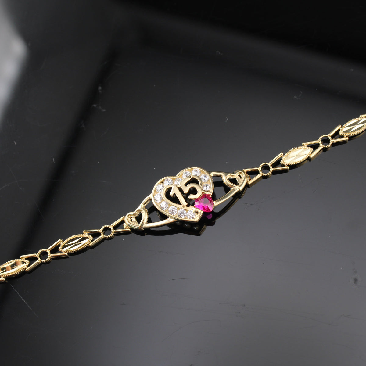 Pulsera de corazón de quinceañera de oro real de 14 quilates