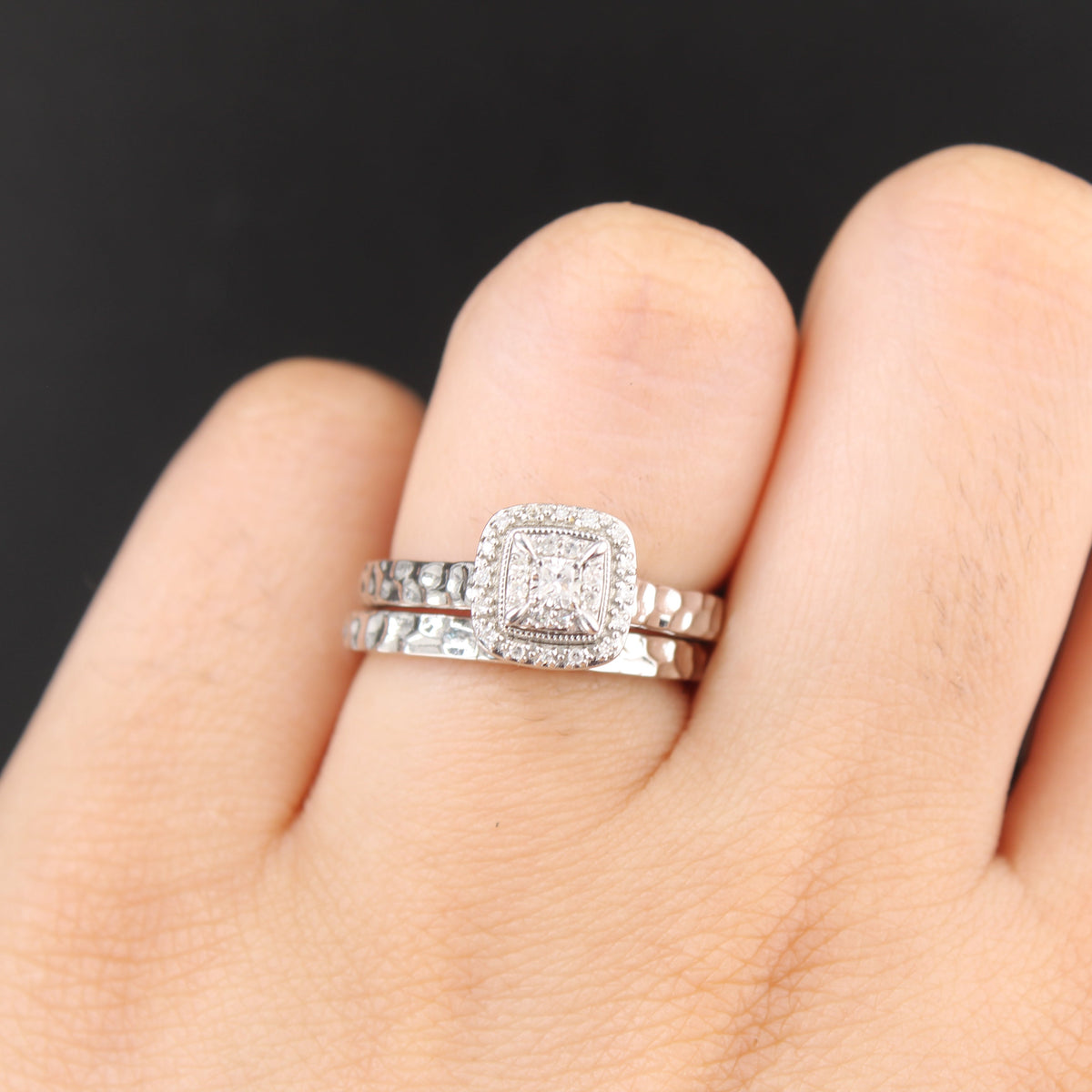 Anillos y juego de bandas de boda de diamantes