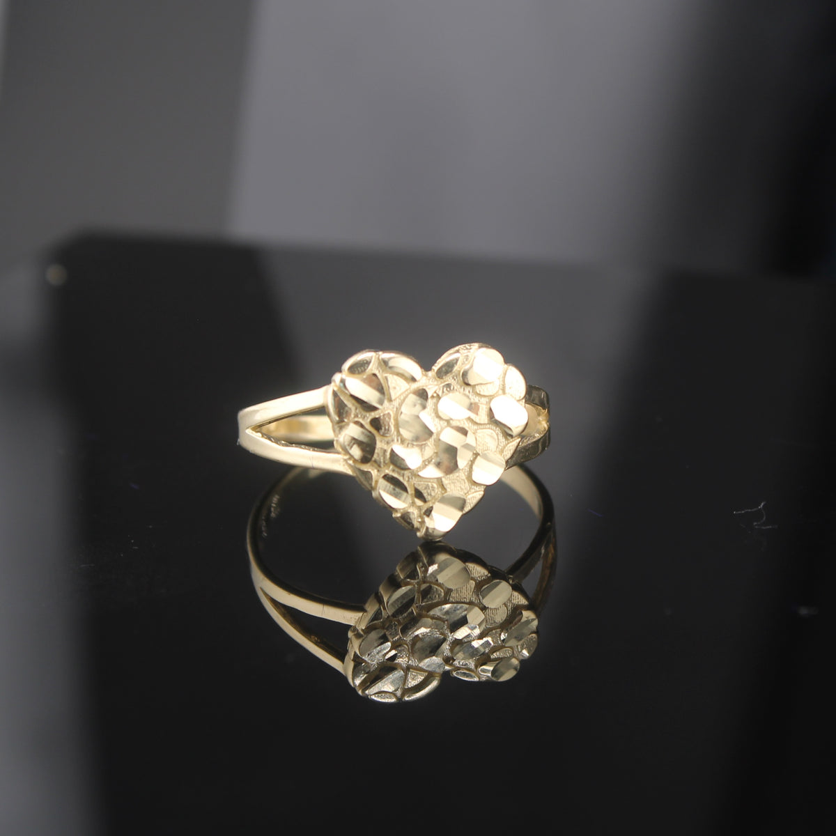 Anillo de pepita de oro de 14 quilates con forma de corazón