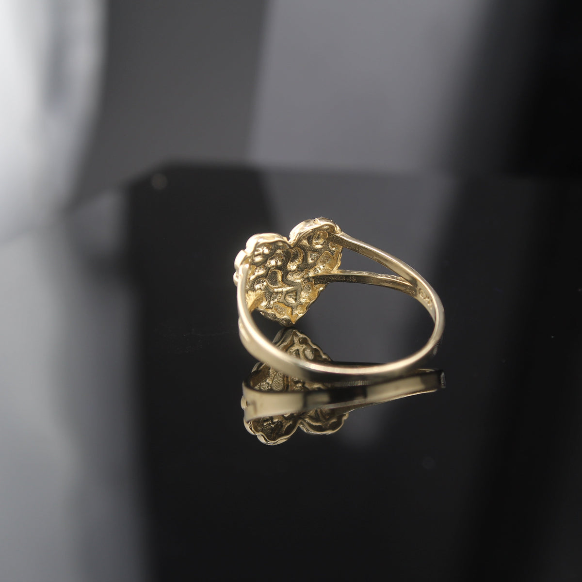 Anillo de pepita de oro de 14 quilates con forma de corazón