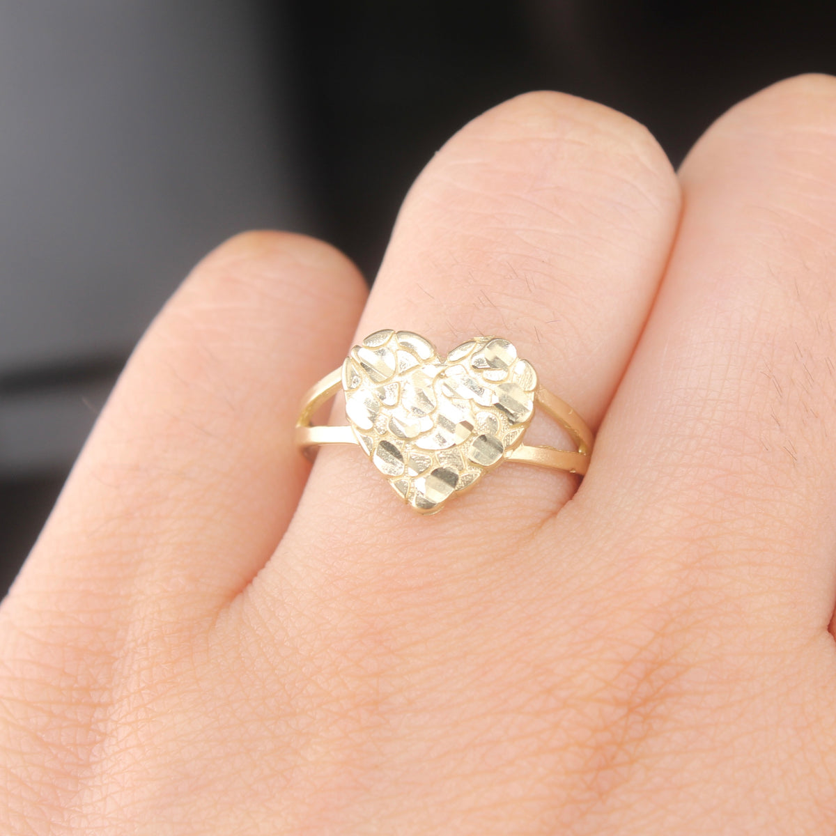 Anillo de pepita de oro de 14 quilates con forma de corazón