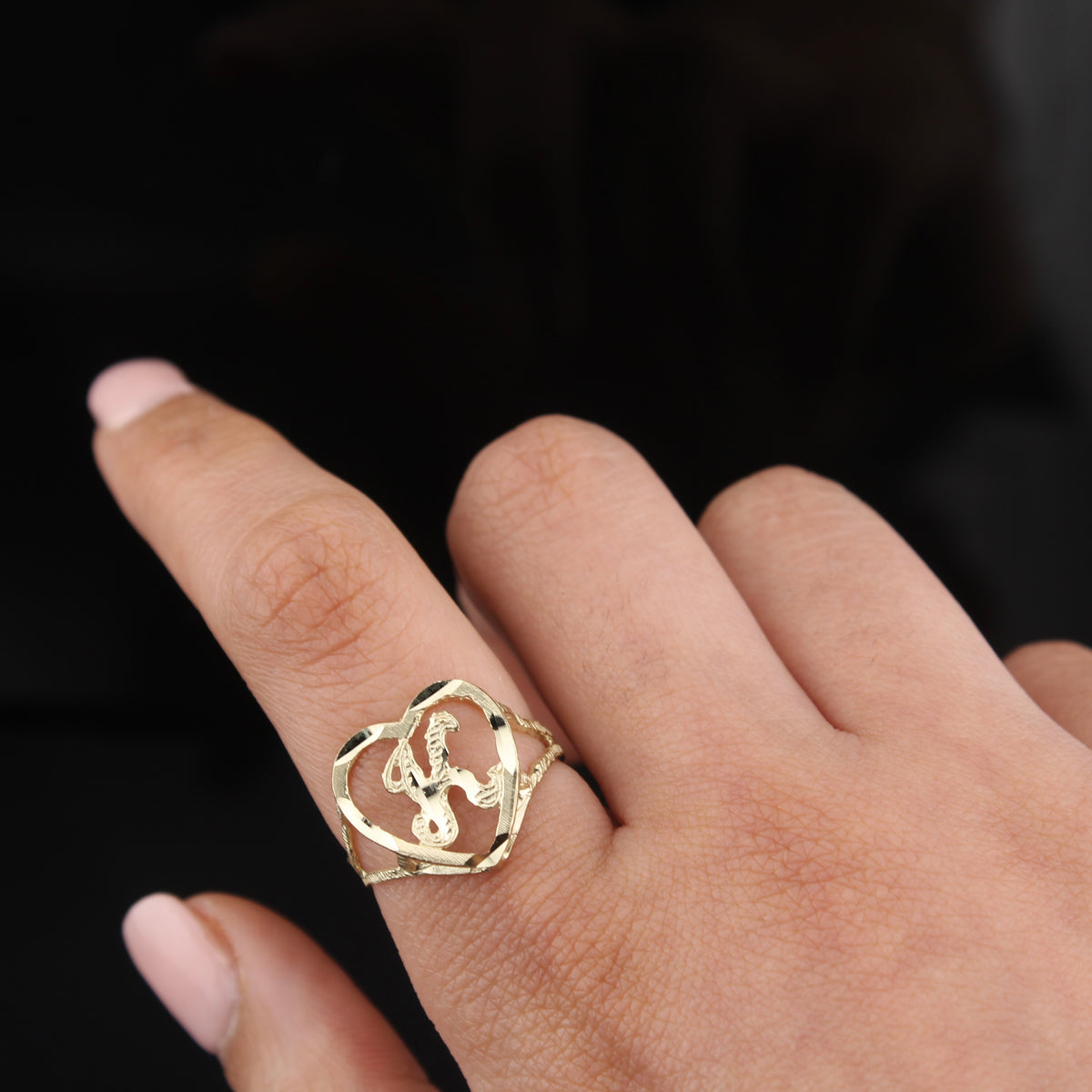 Anillo de inicial "K" de corazón de oro de 10K auténtico
