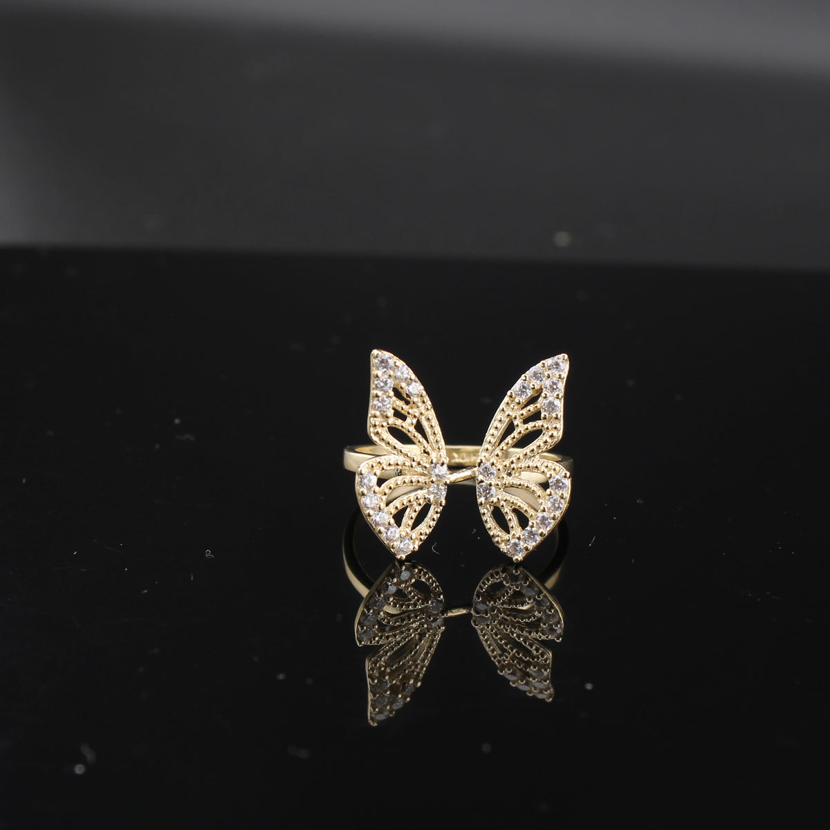 Anillo de oro de 10K con alas de mariposa