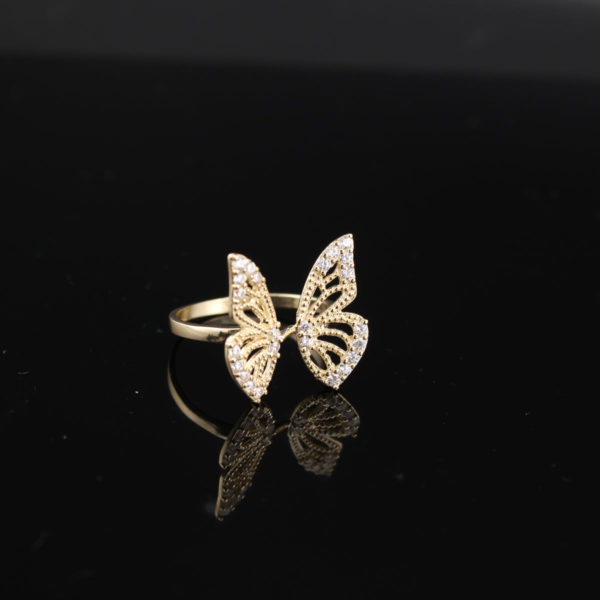 Anillo de oro de 10K con alas de mariposa