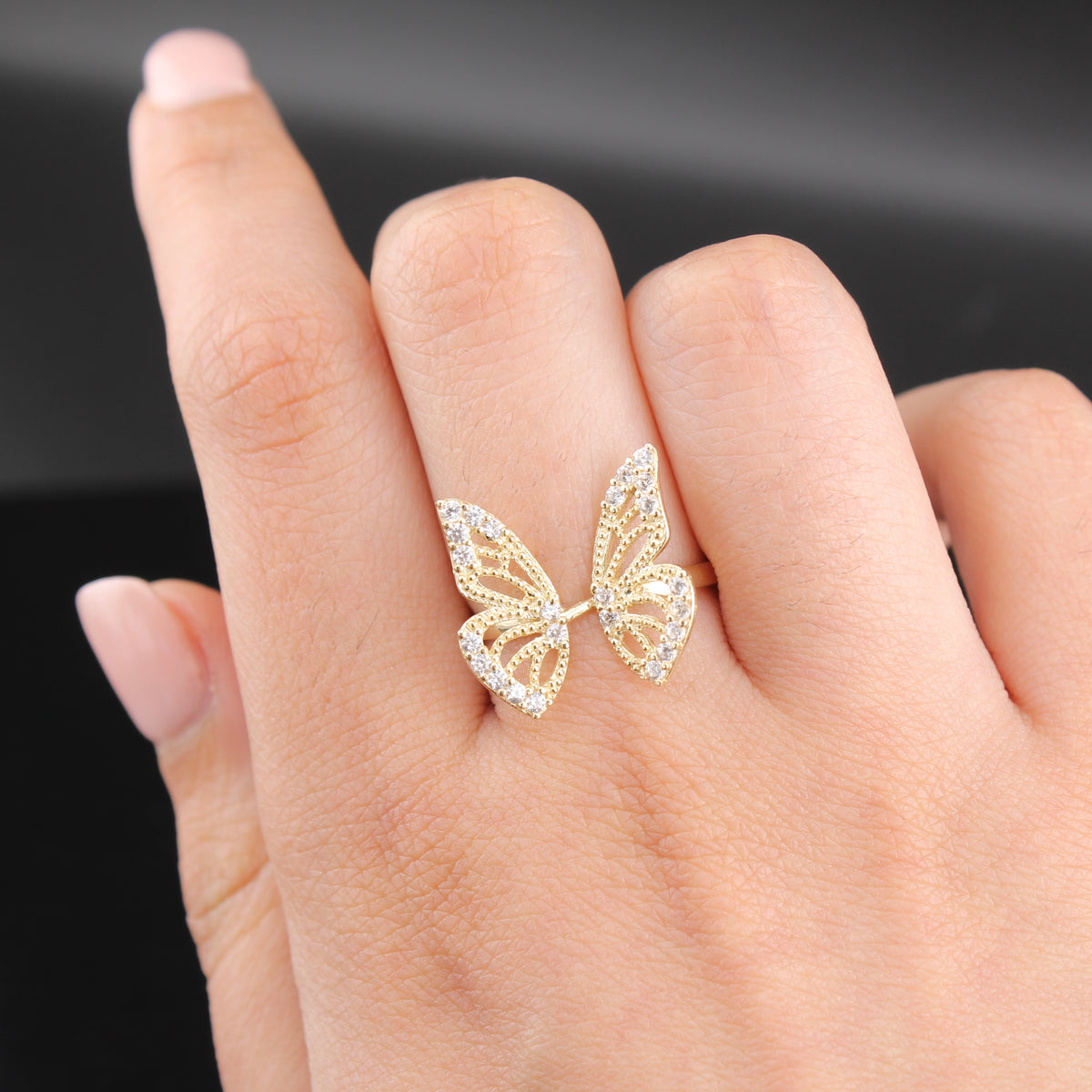 Anillo de oro de 10K con alas de mariposa