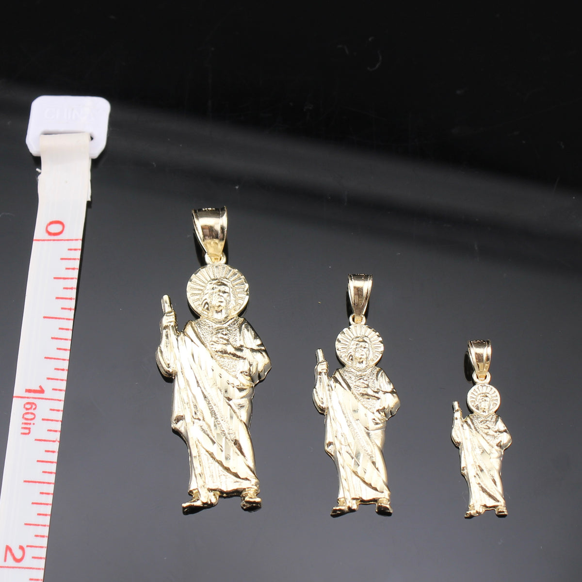 Auténticos colgantes de San Judas de oro de 10K