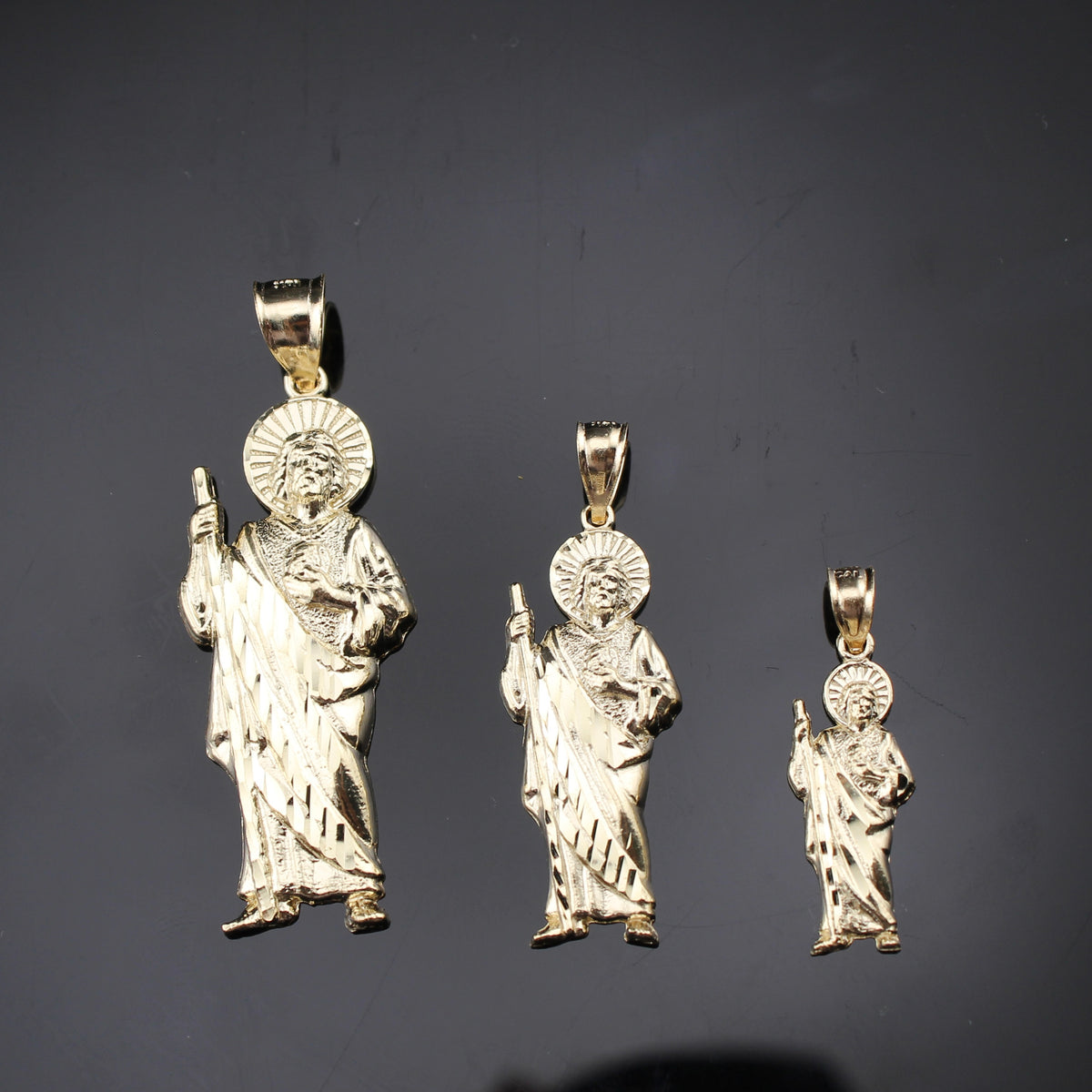 Auténticos colgantes de San Judas de oro de 10K