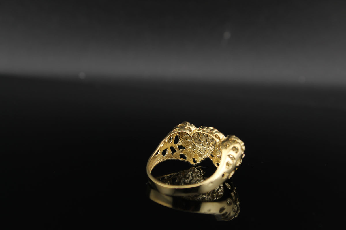 Anillo de oro de 10K con doble corazón en forma de pepita