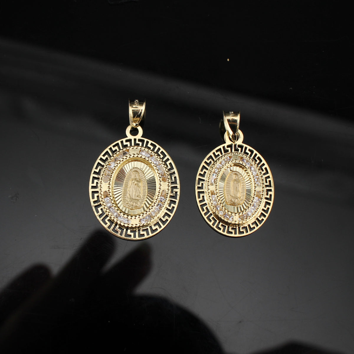 Colgante de la Virgen María de oro de 10K auténtico