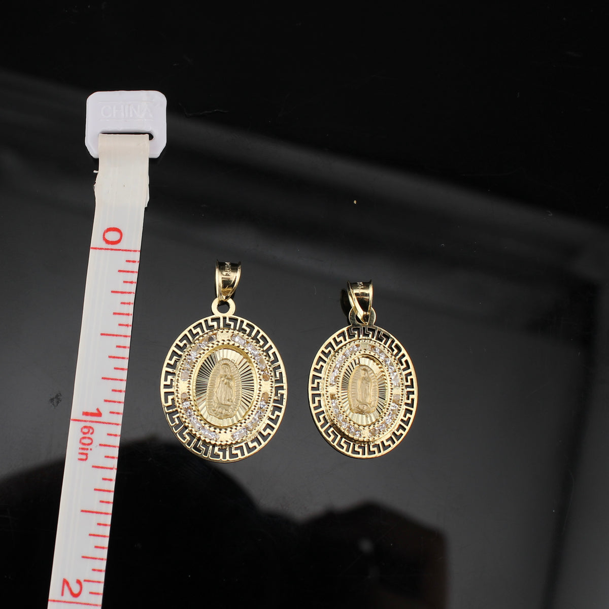 Colgante de la Virgen María de oro de 10K auténtico