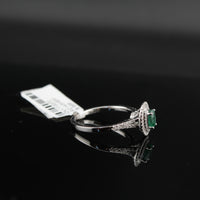 Anillo de Oro Real de 14K con Diamantes y Esmeraldas