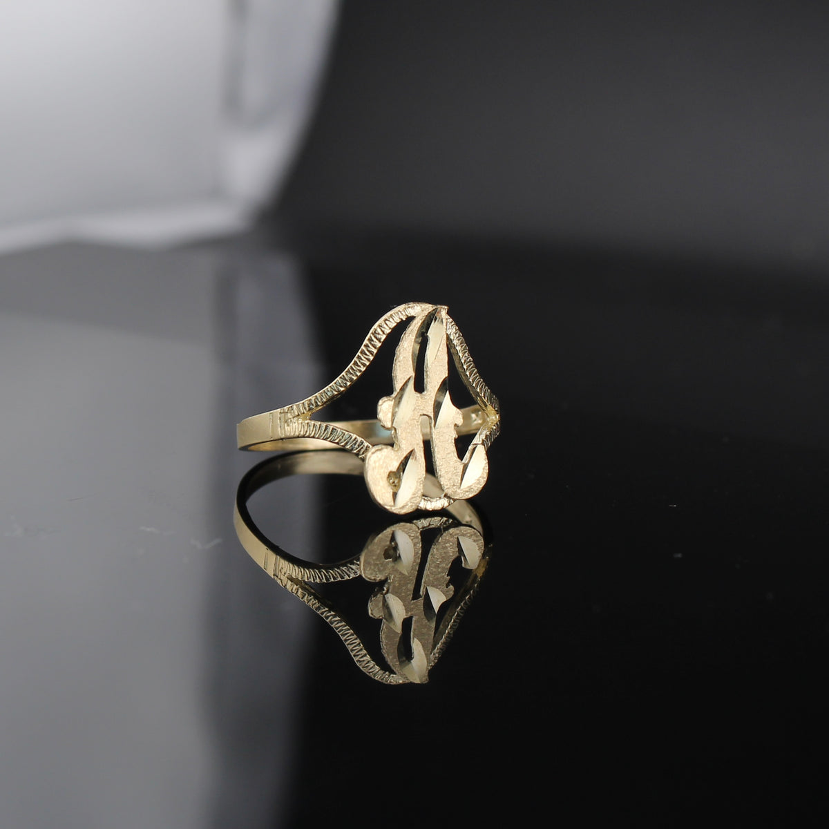 Anillo de Oro Real de 10K con Inicial A