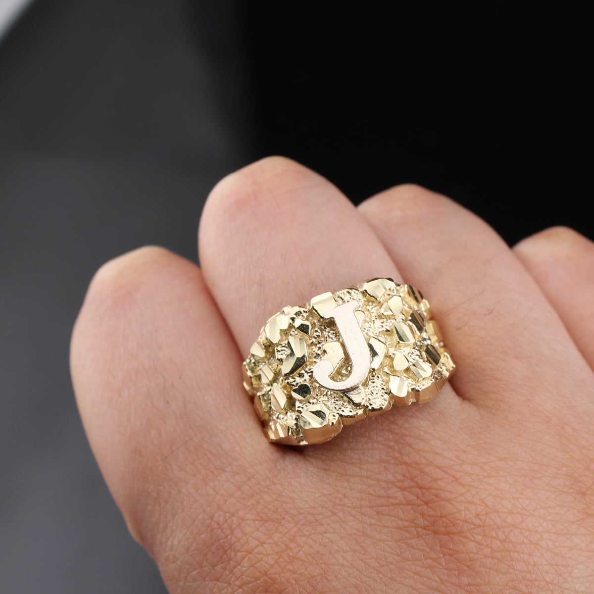 Anillo con letra J de pepita de oro de 10 quilates auténtico