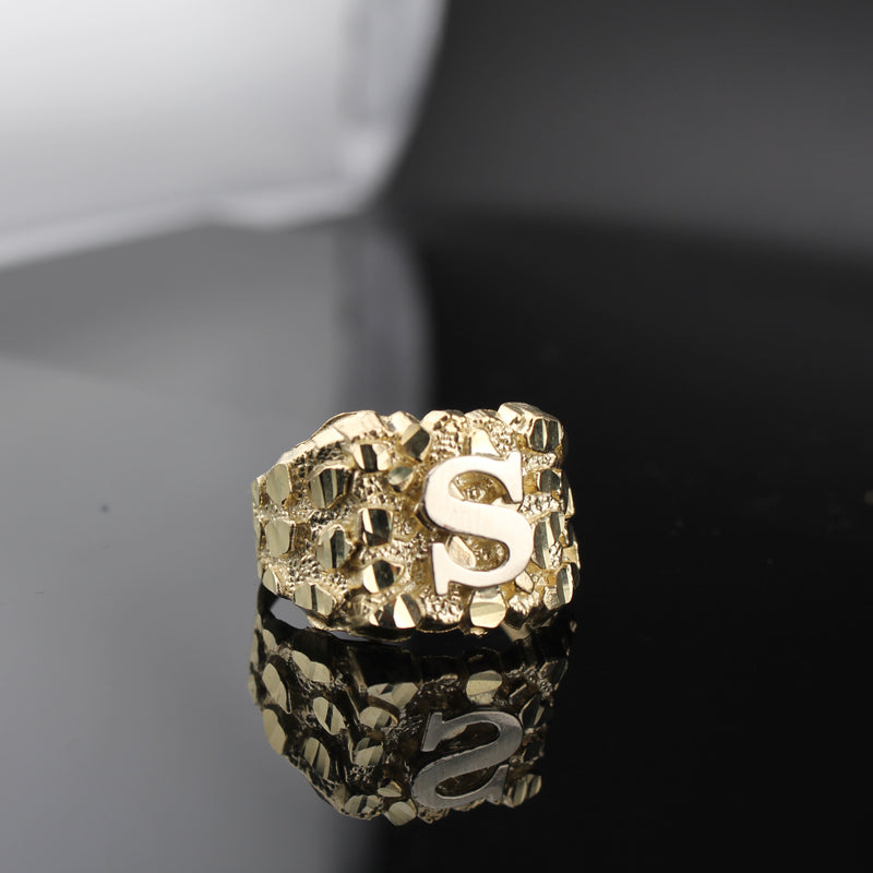 Anillo de oro macizo de 10 quilates con la letra S