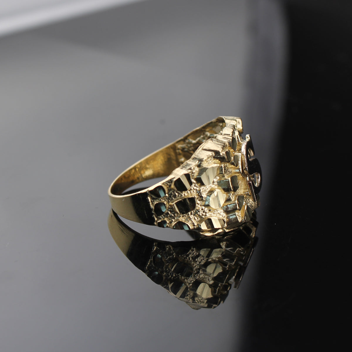 Anillo de oro macizo de 10 quilates con la letra S