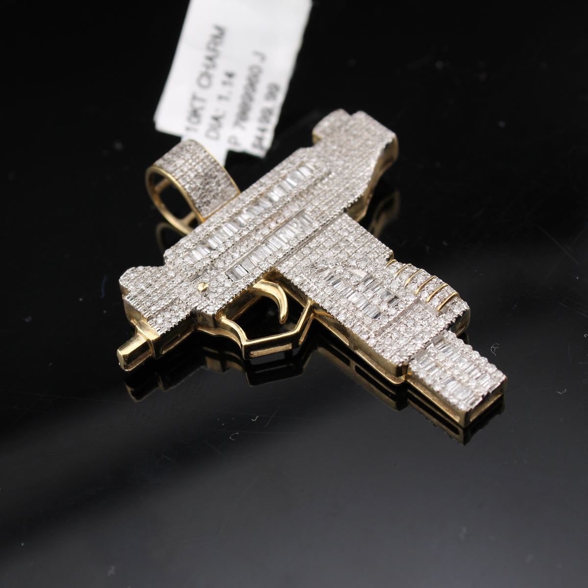 Colgante de Uzi con diamantes de oro de 10K real