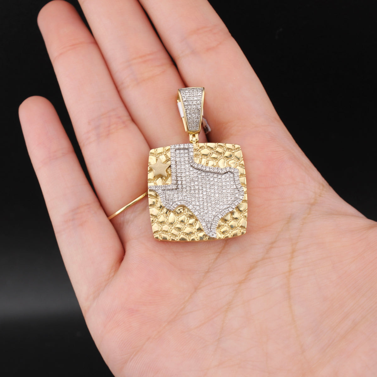 Colgante de pepita de Texas con diamantes de oro de 10K real