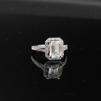 Anillo de compromiso radiante de oro de 14 quilates con diamantes cultivados en laboratorio