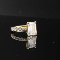Anillo de compromiso radiante de oro de 14 quilates con diamantes de laboratorio