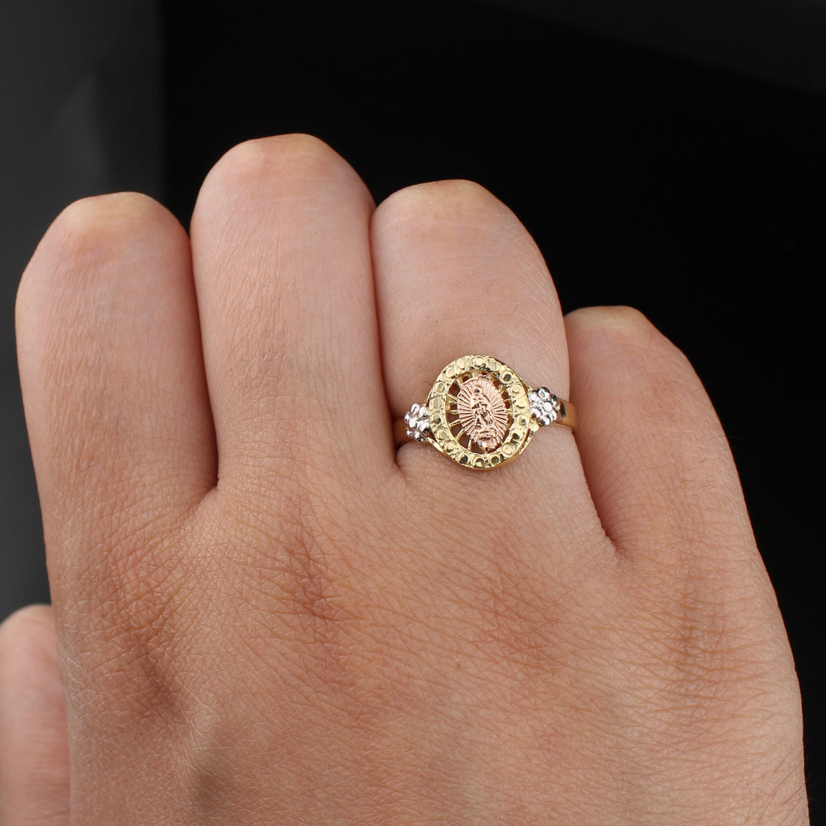 Anillo de oro de 14 quilates de la Virgen María