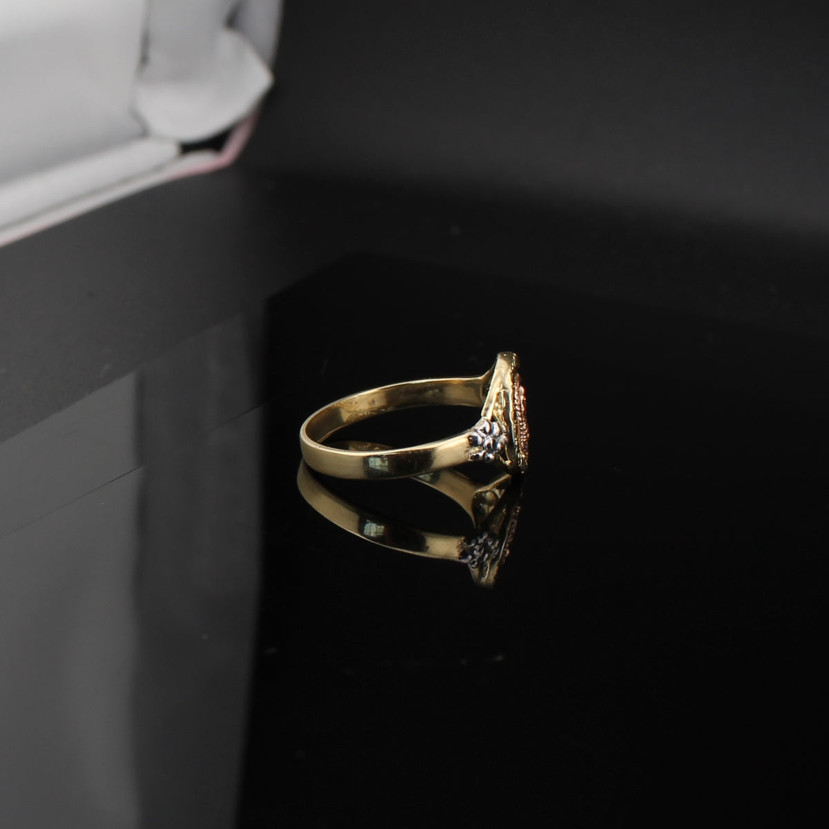 Anillo de oro de 14 quilates de la Virgen María