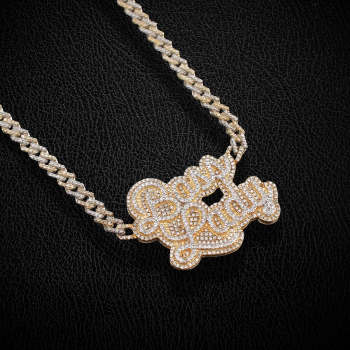 Colgante y cadena de oro de 10K auténtico con diamante "Boss Lady"