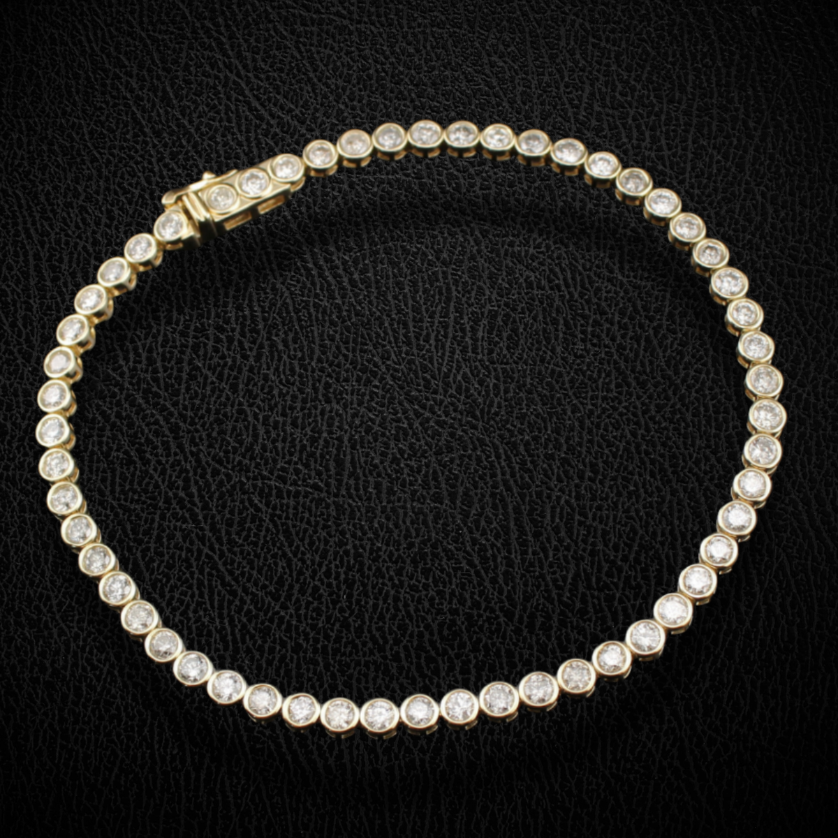 Pulsera de tenis biselada de oro macizo de 14K