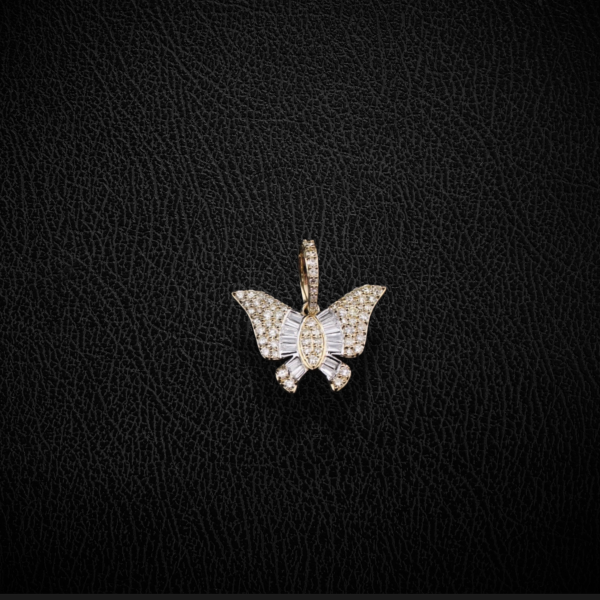 Colgante de mariposa con diamantes de oro de 10K auténtico