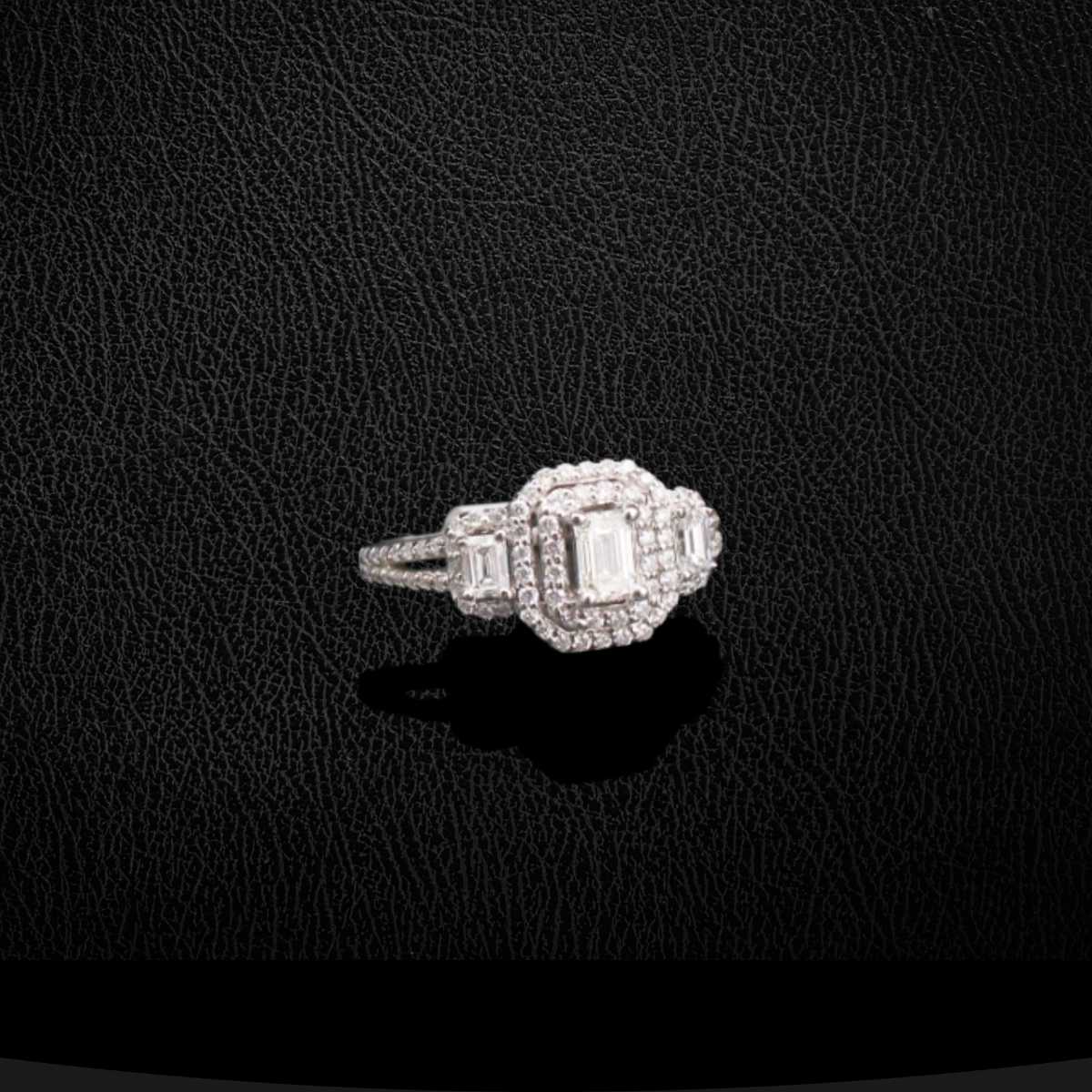 Anillo de Oro de 14K con Diamantes para Mujer